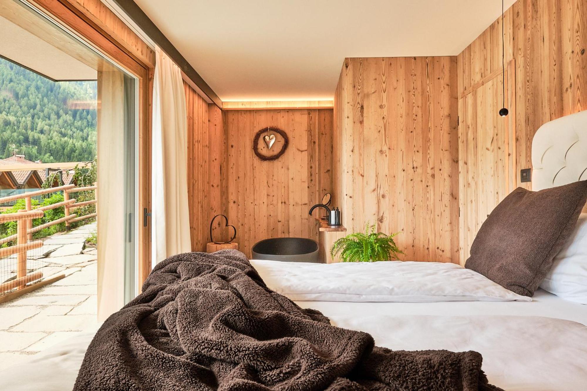 Boutique Hotel E Chalets Salvadori Mezzana  Exterior photo