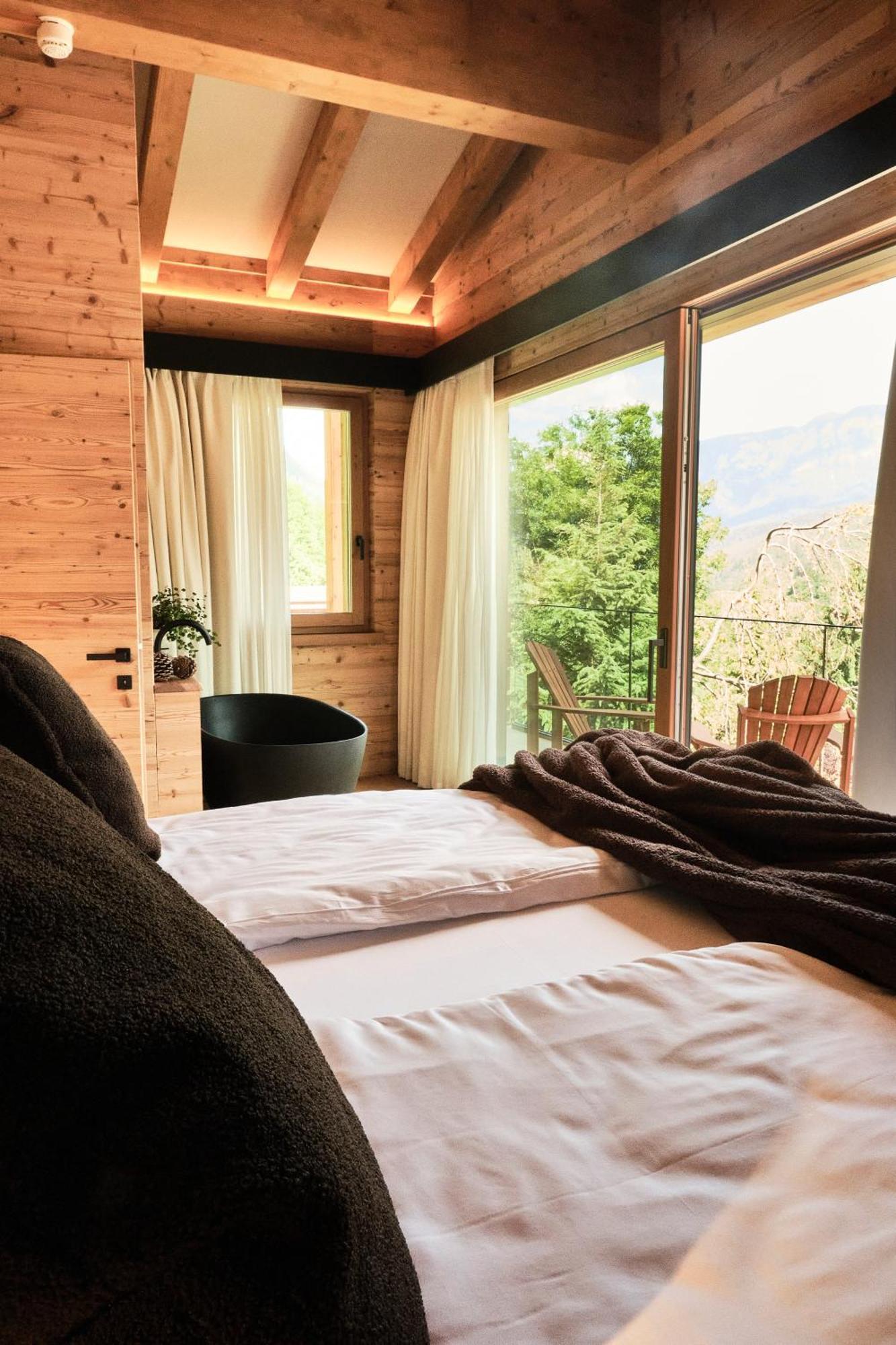 Boutique Hotel E Chalets Salvadori Mezzana  Exterior photo